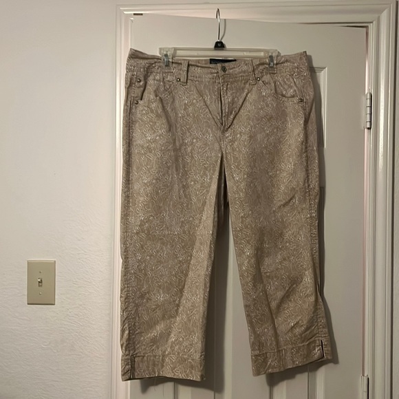 Bandolino Pants - Summer fun capris. Size 14. Tan and white flower design. Legs are mid shin